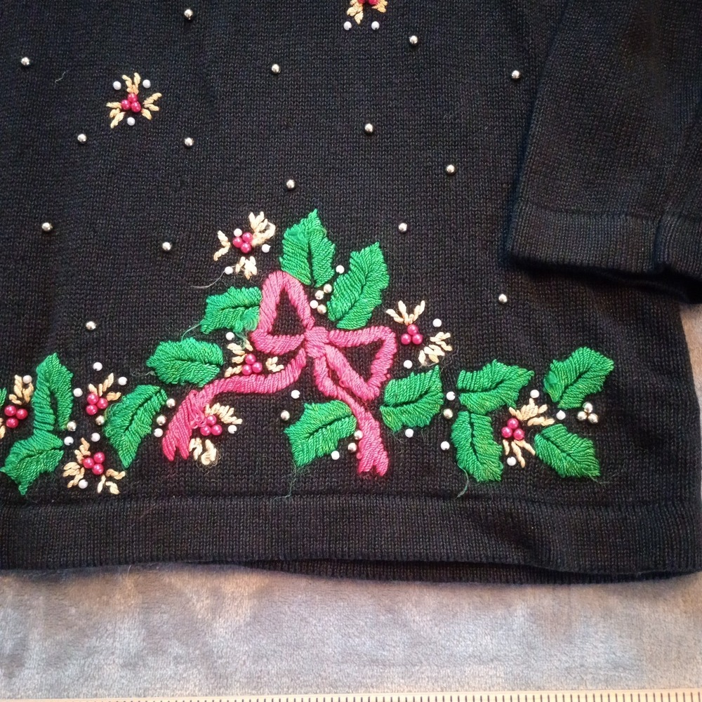 Victoria Jones Christmas Holiday‎ Sweater Tunic Holly Berries Beaded Size Medium - Picture 8 of 12